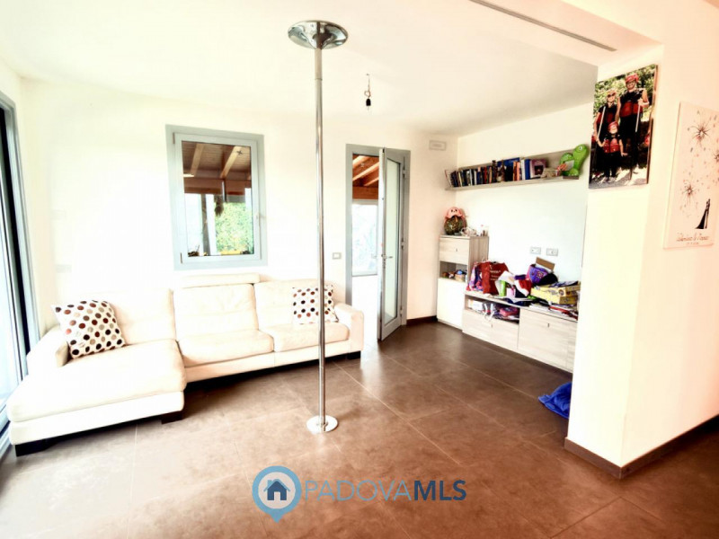 Immobile in esclusiva al Gruppo Padova MLS
BAGNOLI DI SOPRA:
Una posizione ideale per chi cerca s...