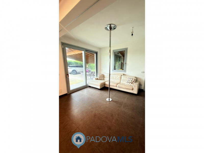 Immobile in esclusiva al Gruppo Padova MLS
BAGNOLI DI SOPRA:
Una posizione ideale per chi cerca s...