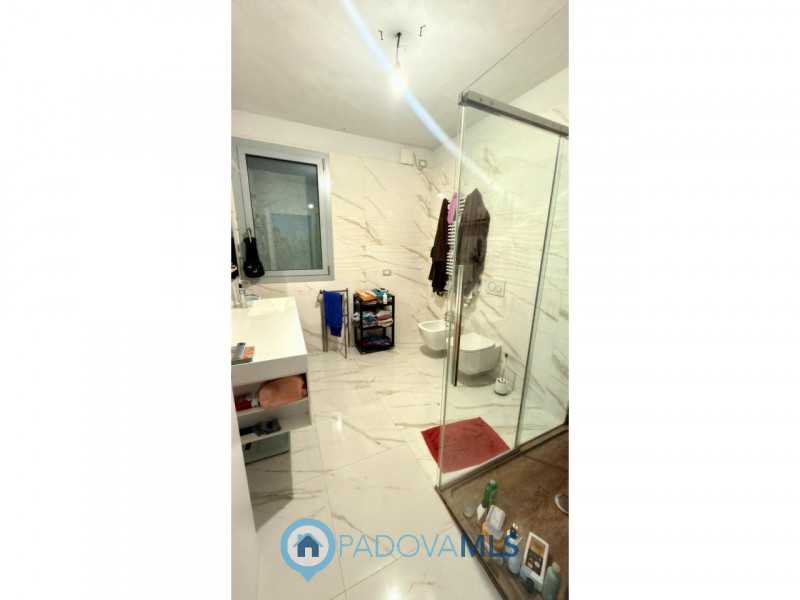 Immobile in esclusiva al Gruppo Padova MLS
BAGNOLI DI SOPRA:
Una posizione ideale per chi cerca s...