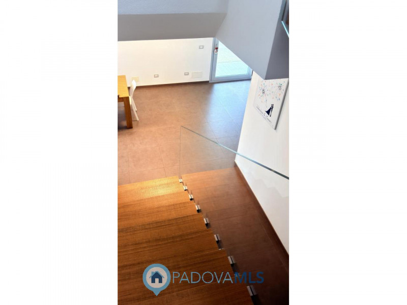 Immobile in esclusiva al Gruppo Padova MLS
BAGNOLI DI SOPRA:
Una posizione ideale per chi cerca s...