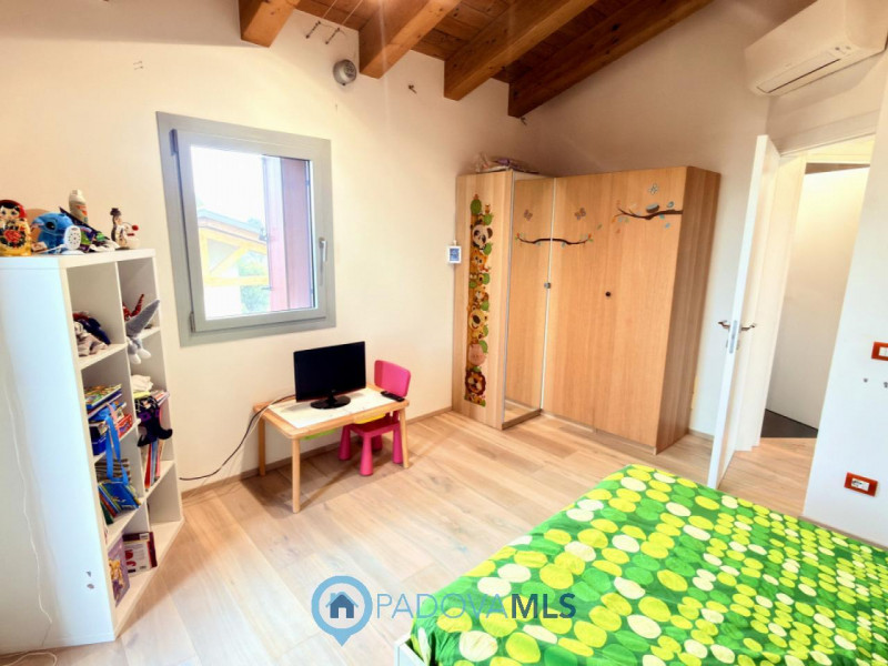 Immobile in esclusiva al Gruppo Padova MLS
BAGNOLI DI SOPRA:
Una posizione ideale per chi cerca s...