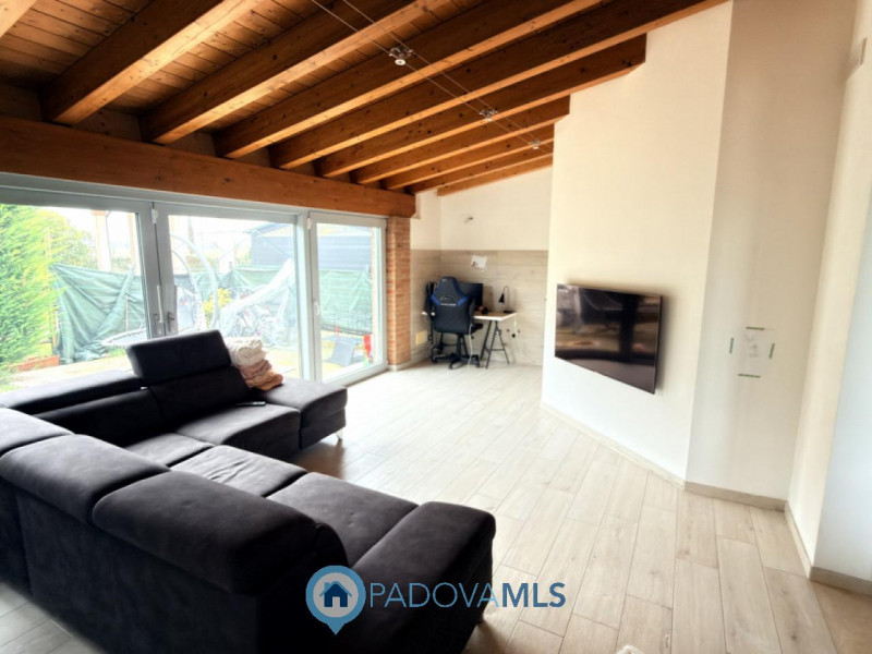 Immobile in esclusiva al Gruppo Padova MLS
BAGNOLI DI SOPRA:
Una posizione ideale per chi cerca s...