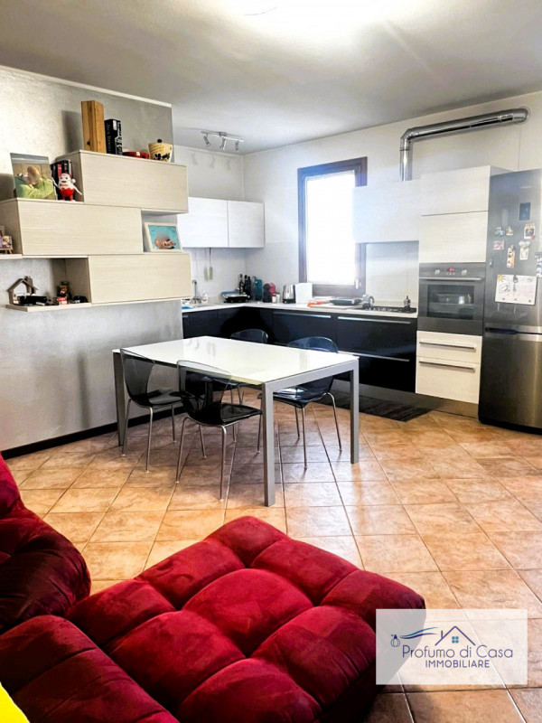 Pianiga loc. Mellaredo: In posizione strategica e comoda a tutti i principali servizi della zona,...