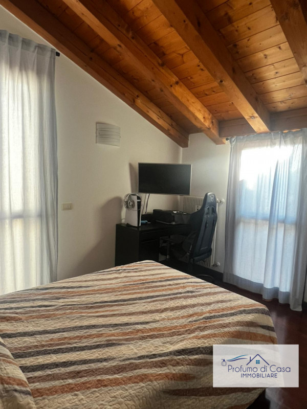 Pianiga loc. Mellaredo: In posizione strategica e comoda a tutti i principali servizi della zona,...