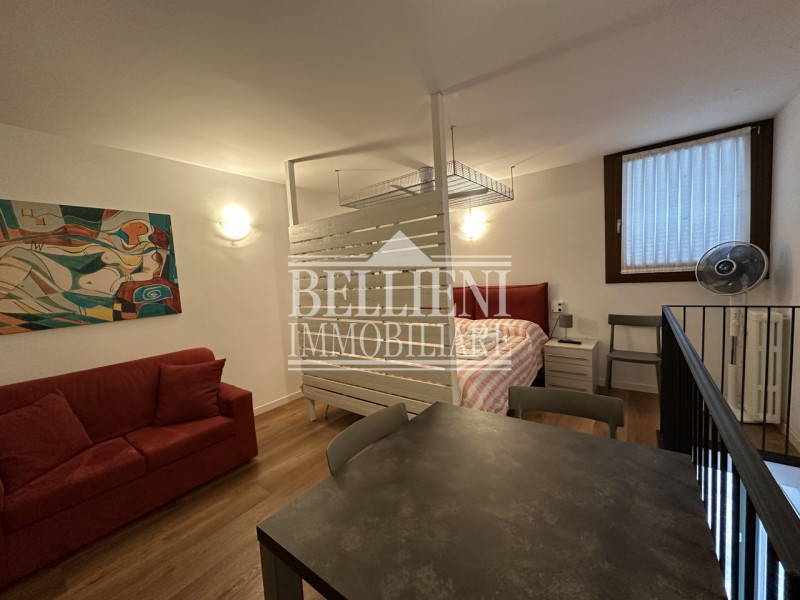 SANTI APOSTOLI: In palazzo d'epoca recentemente ristrutturato affittiamo monolocale completamente...