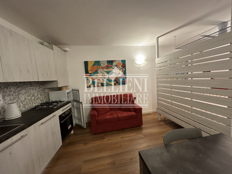 SANTI APOSTOLI: In palazzo d'epoca recentemente ristrutturato affittiamo monolocale completamente...