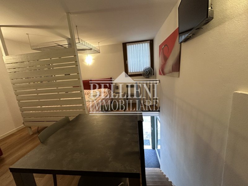 SANTI APOSTOLI: In palazzo d'epoca recentemente ristrutturato affittiamo monolocale completamente...