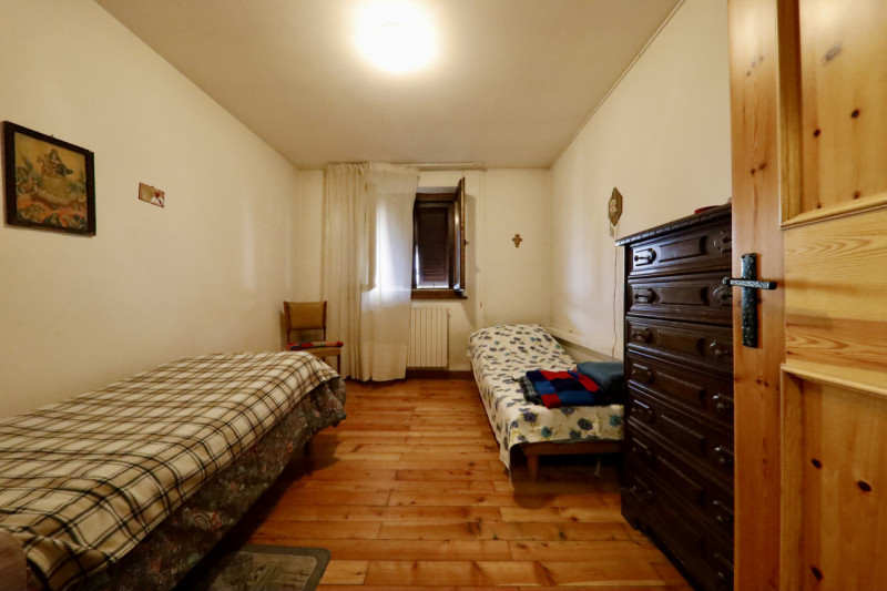 COMPOSIZIONE:
Proponiamo in vendita bellissima casa singola disposta su due livelli con ampi spaz...