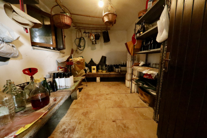 COMPOSIZIONE:
Proponiamo in vendita bellissima casa singola disposta su due livelli con ampi spaz...