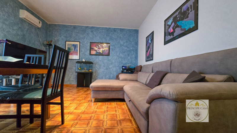 APE650 - In un contesto di poche unità proponiamo ad Este appartamento di ampie metrature situato...