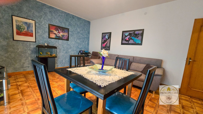 APE650 - In un contesto di poche unità proponiamo ad Este appartamento di ampie metrature situato...