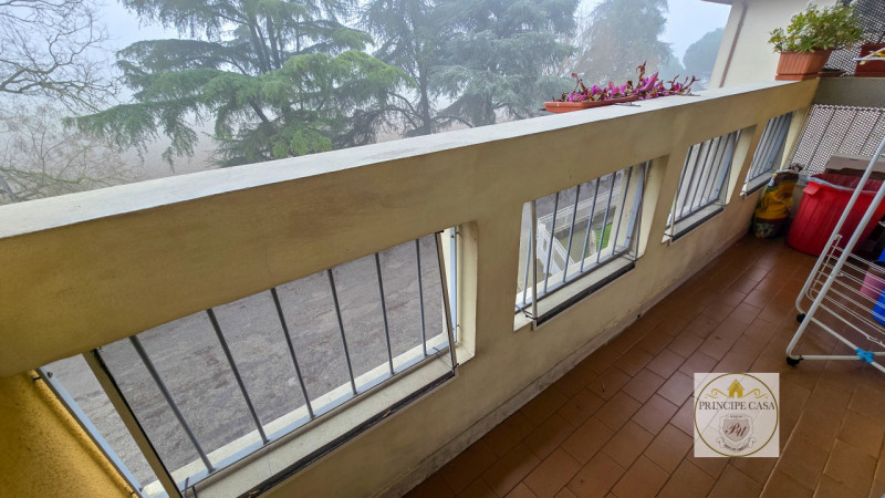 APE650 - In un contesto di poche unità proponiamo ad Este appartamento di ampie metrature situato...