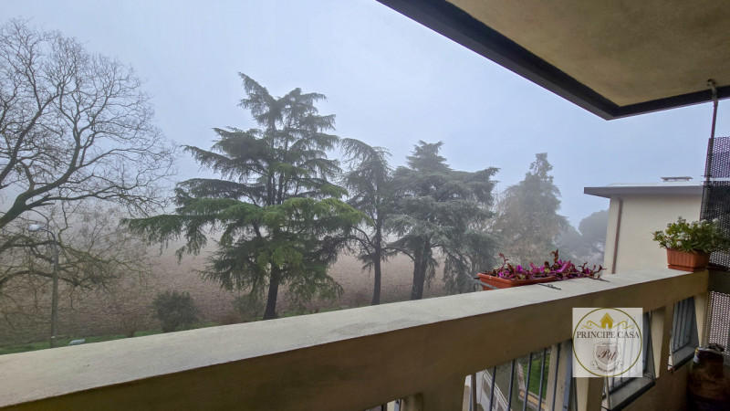 APE650 - In un contesto di poche unità proponiamo ad Este appartamento di ampie metrature situato...