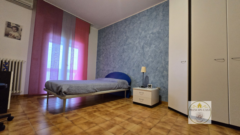 APE650 - In un contesto di poche unità proponiamo ad Este appartamento di ampie metrature situato...