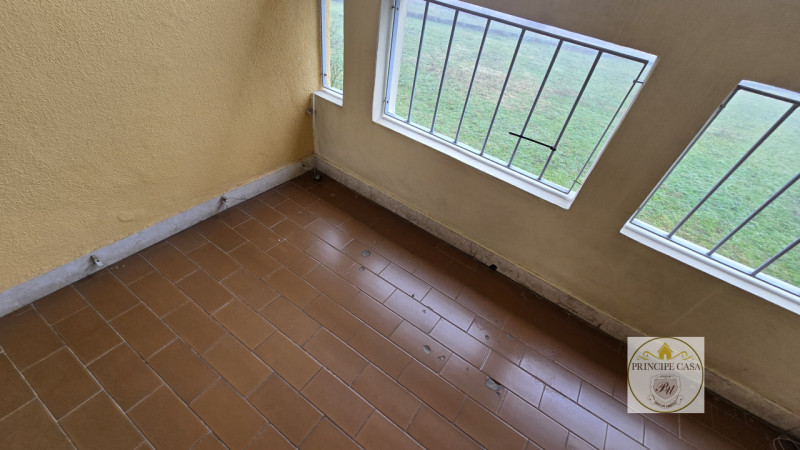 APE650 - In un contesto di poche unità proponiamo ad Este appartamento di ampie metrature situato...