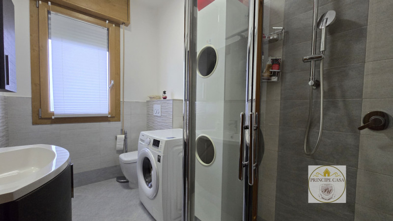 APE650 - In un contesto di poche unità proponiamo ad Este appartamento di ampie metrature situato...