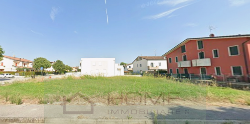 In una posizione privilegiata, in periferia di quartiere a Bastia, proponiamo in vendita un lotto...