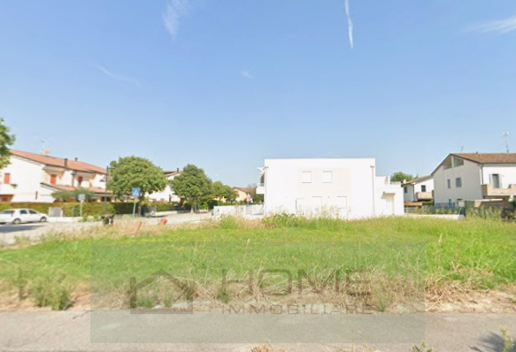 In una posizione privilegiata, in periferia di quartiere a Bastia, proponiamo in vendita un lotto...