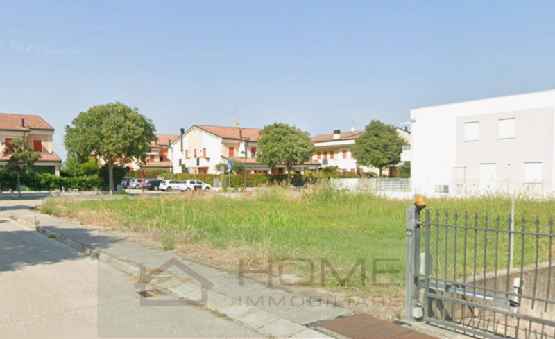 In una posizione privilegiata, in periferia di quartiere a Bastia, proponiamo in vendita un lotto...