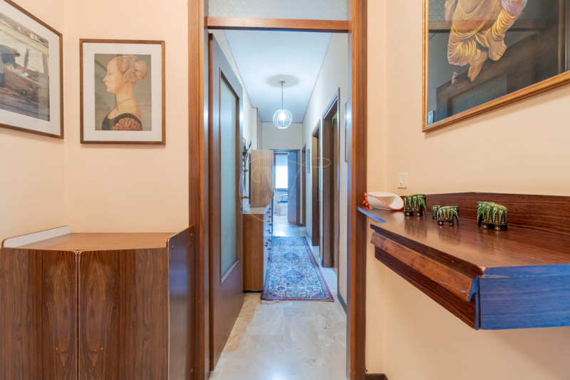 In contesto residenziale comodo ai principali servizi, proponiamo in vendita appartamento luminos...