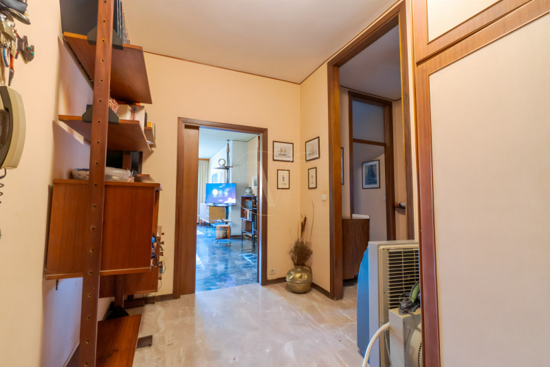 In contesto residenziale comodo ai principali servizi, proponiamo in vendita appartamento luminos...