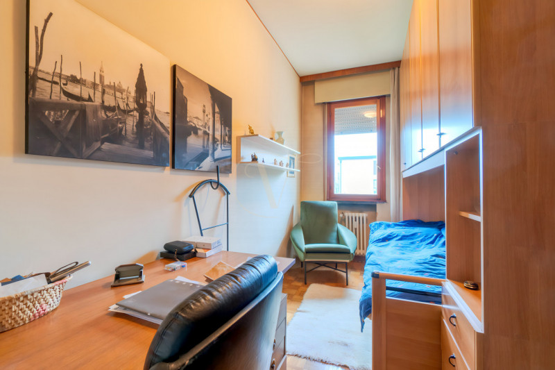 In contesto residenziale comodo ai principali servizi, proponiamo in vendita appartamento luminos...