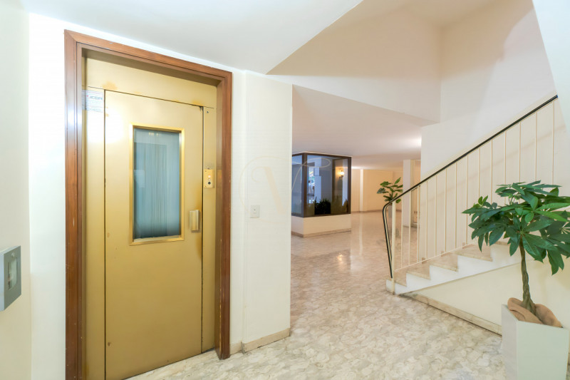 In contesto residenziale comodo ai principali servizi, proponiamo in vendita appartamento luminos...