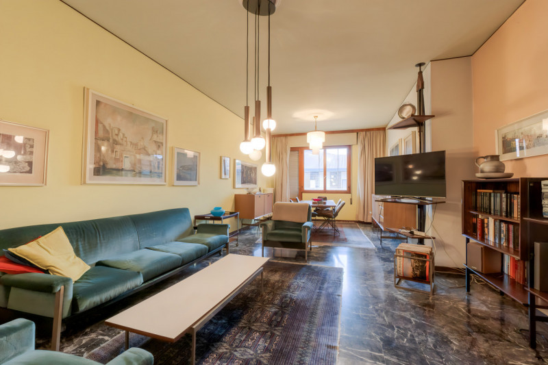 In contesto residenziale comodo ai principali servizi, proponiamo in vendita appartamento luminos...