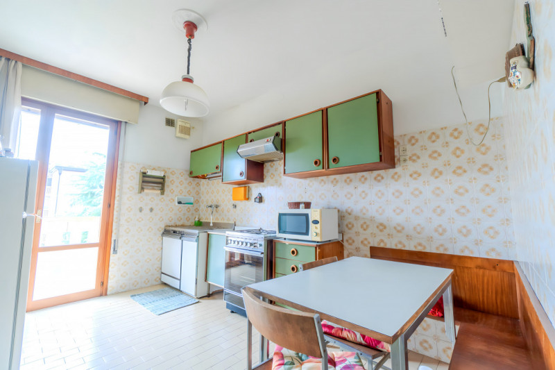 In contesto residenziale comodo ai principali servizi, proponiamo in vendita appartamento luminos...