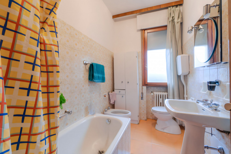 In contesto residenziale comodo ai principali servizi, proponiamo in vendita appartamento luminos...