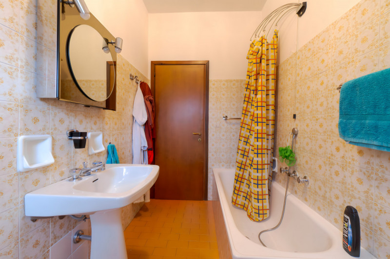 In contesto residenziale comodo ai principali servizi, proponiamo in vendita appartamento luminos...