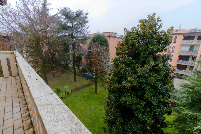 In contesto residenziale comodo ai principali servizi, proponiamo in vendita appartamento luminos...