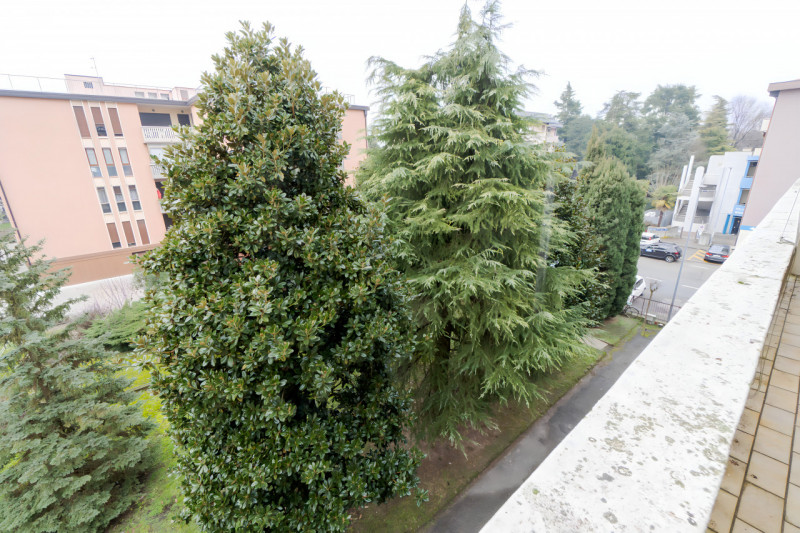 In contesto residenziale comodo ai principali servizi, proponiamo in vendita appartamento luminos...