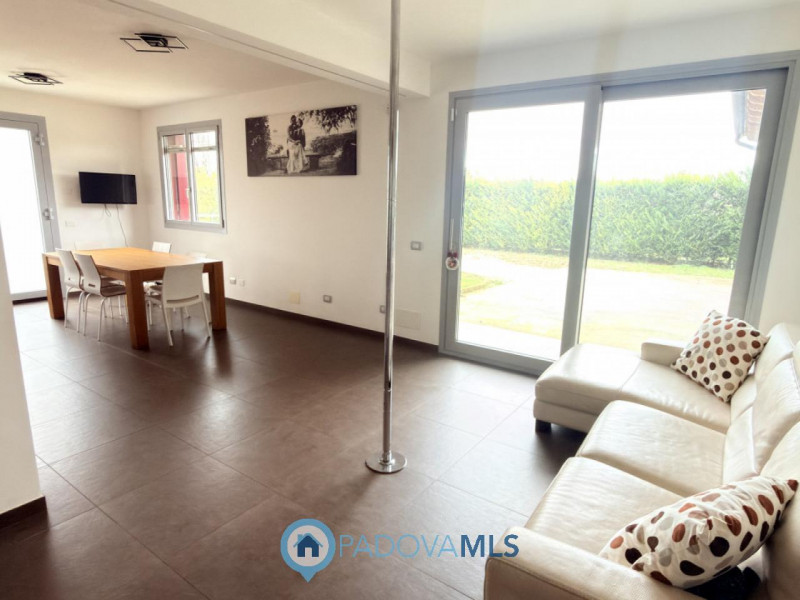 Immobile in esclusiva al Gruppo Padova MLS
BAGNOLI DI SOPRA:
Una posizione ideale per chi cerca s...