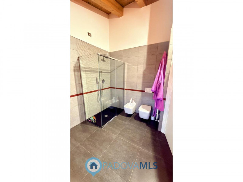 Immobile in esclusiva al Gruppo Padova MLS
BAGNOLI DI SOPRA:
Una posizione ideale per chi cerca s...