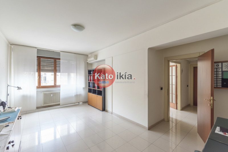 In centro a Vicenza proponiamo in vendita immobile commerciale di 70 mq, attualmente adibito ad a...