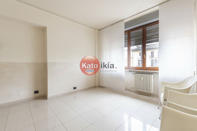 In centro a Vicenza proponiamo in vendita immobile commerciale di 70 mq, attualmente adibito ad a...