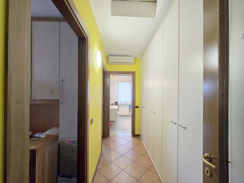 PONZANO VENETO in piccola palazzina con scala di sole 4 unità, vendesi appartamento al primo pian...