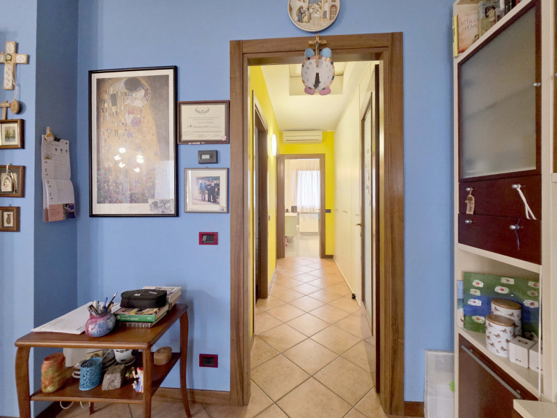 PONZANO VENETO in piccola palazzina con scala di sole 4 unità, vendesi appartamento al primo pian...