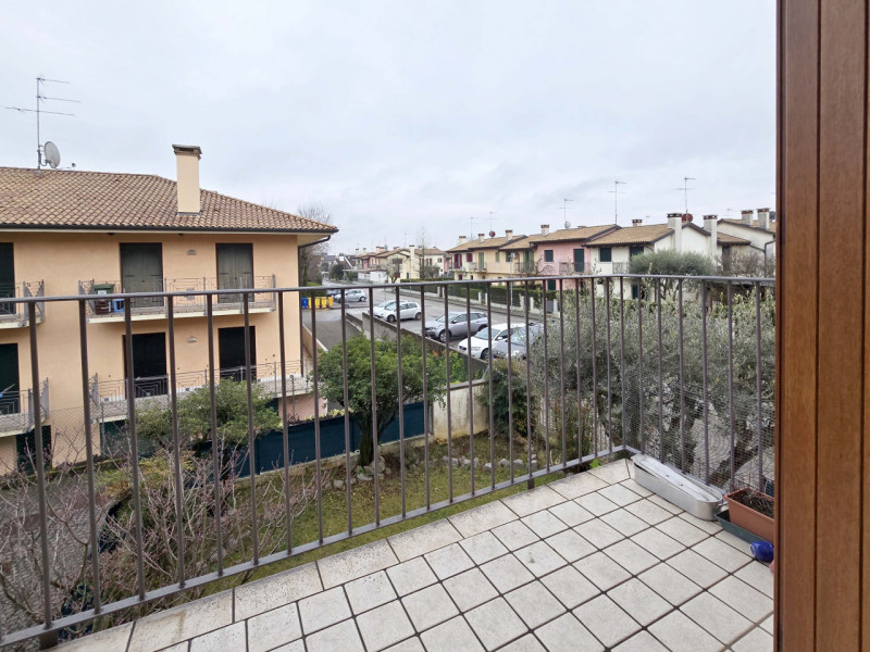 PONZANO VENETO in piccola palazzina con scala di sole 4 unità, vendesi appartamento al primo pian...