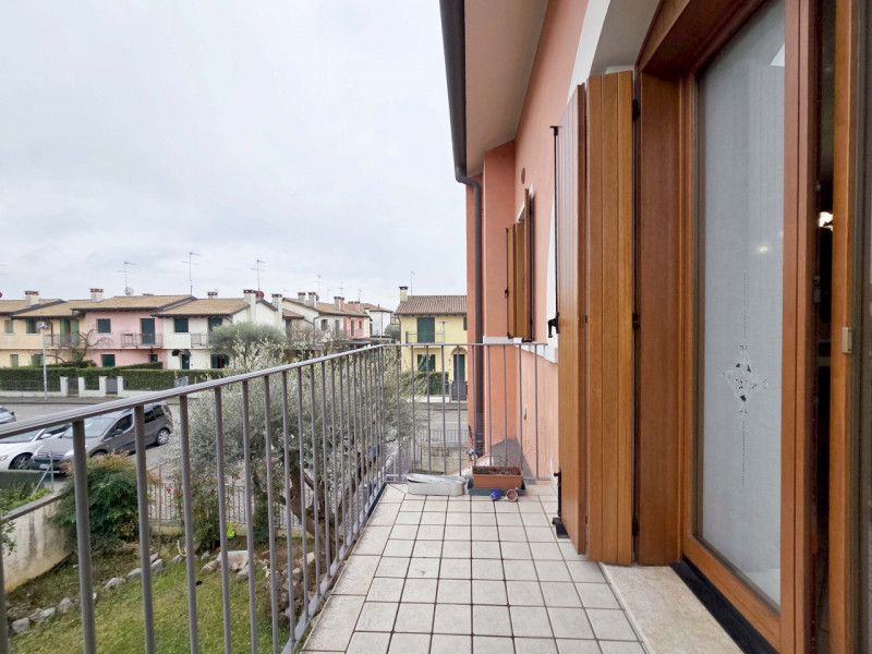 PONZANO VENETO in piccola palazzina con scala di sole 4 unità, vendesi appartamento al primo pian...