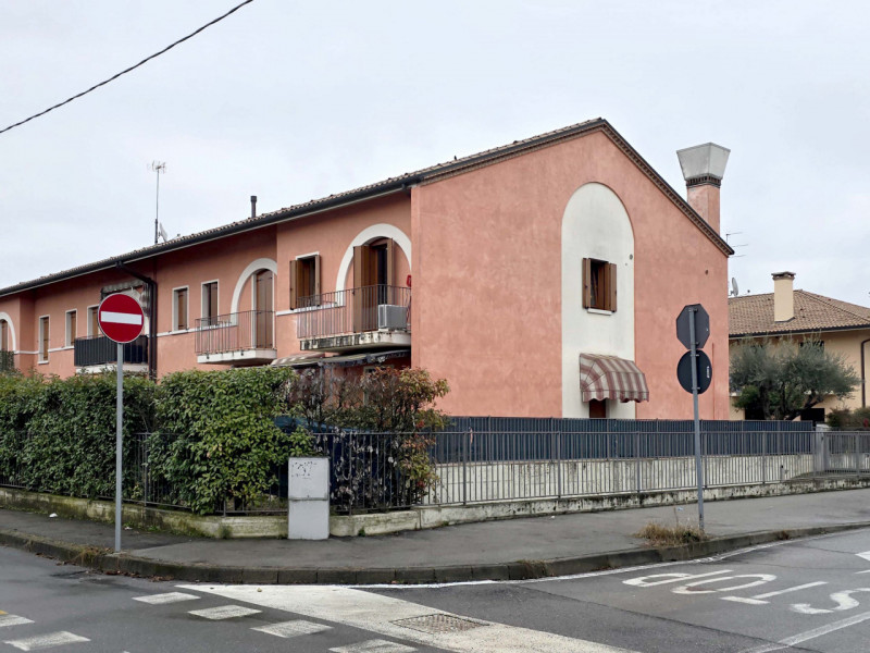 PONZANO VENETO in piccola palazzina con scala di sole 4 unità, vendesi appartamento al primo pian...