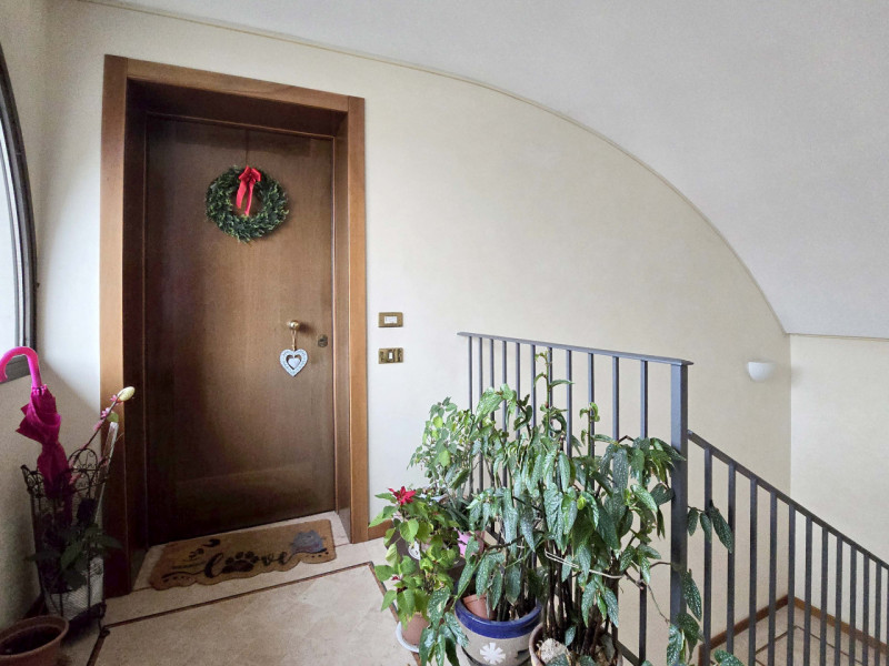 PONZANO VENETO in piccola palazzina con scala di sole 4 unità, vendesi appartamento al primo pian...