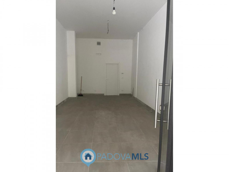 Immobile in esclusiva al Gruppo Padova MLS
In posizione centralissima, di forte passaggio pedonal...