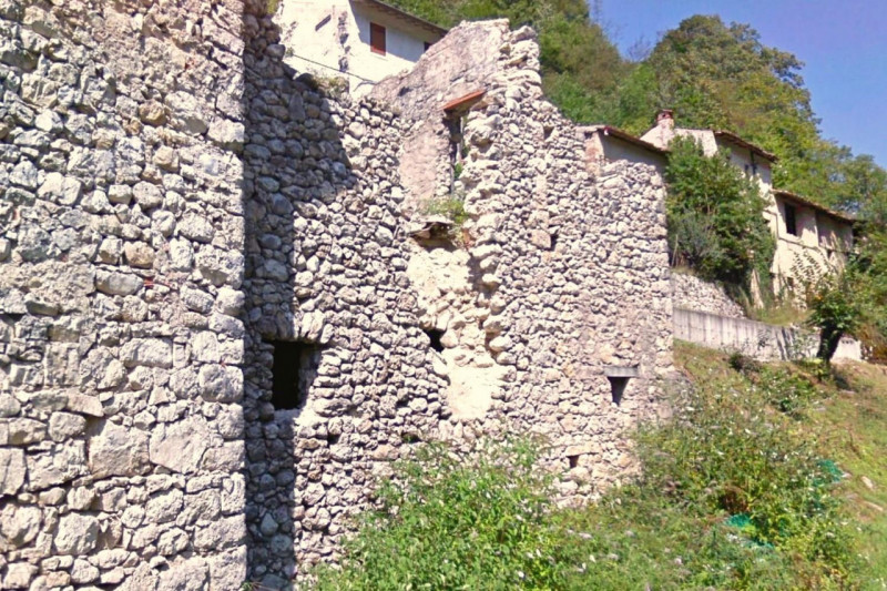 Quest’immobile viene venduto tramite asta online.

Terreno con rudere sito ad Arsiero (VI), contr...