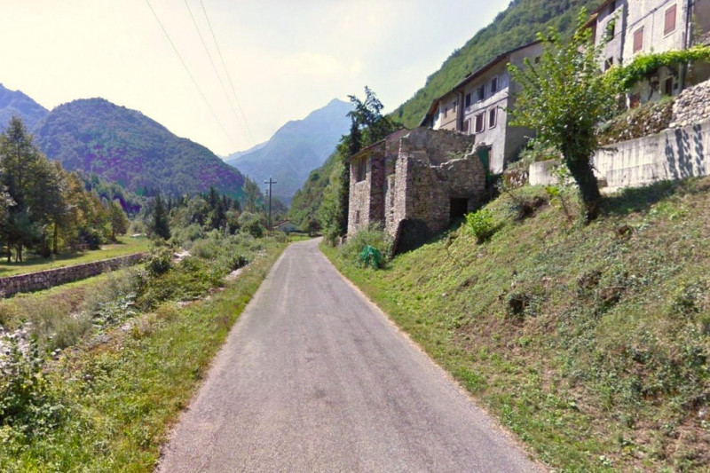 Quest’immobile viene venduto tramite asta online.

Terreno con rudere sito ad Arsiero (VI), contr...