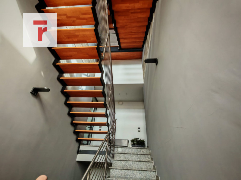 Se stai cercando uno spazio versatile e strategico per la tua attività, non perdere questa opport...