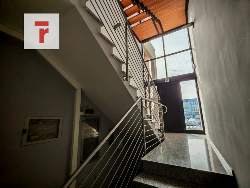 Se stai cercando uno spazio versatile e strategico per la tua attività, non perdere questa opport...