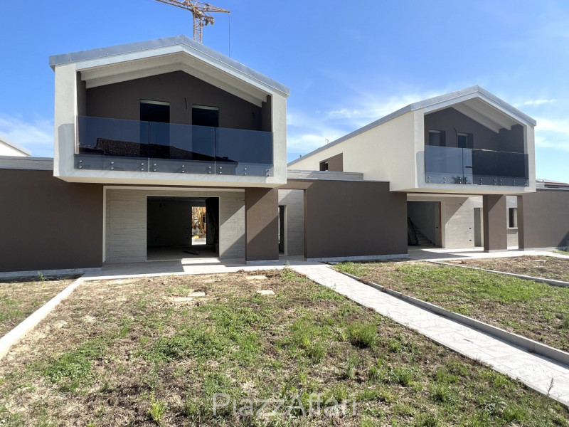 Casa singola caratterizzata dal nuovo design abitativo, di nuova generazione e realizzazione. Lib...