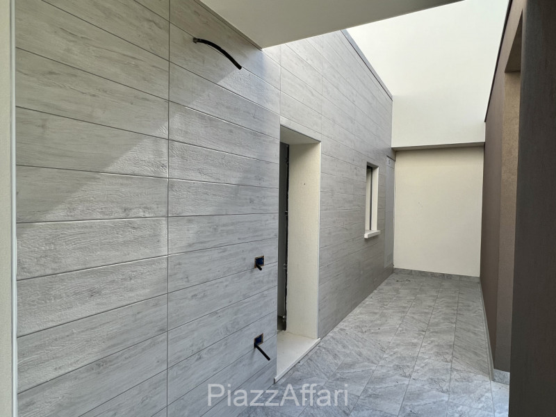 Casa singola caratterizzata dal nuovo design abitativo, di nuova generazione e realizzazione. Lib...